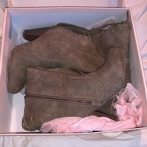 Heeled suede Boots